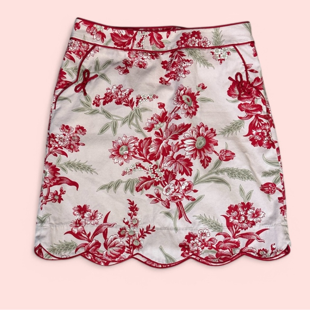 Ann Taylor LOFT Floral Skirt with Pockets. Size 2P. 27” Waist 17" Length